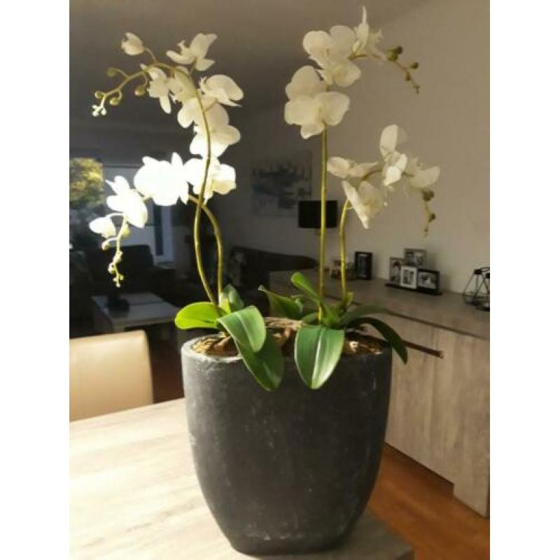 2 kunstbloemen in 1 bloempot