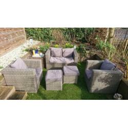 Zeer mooie tuinset loungeset. Ronde wicker