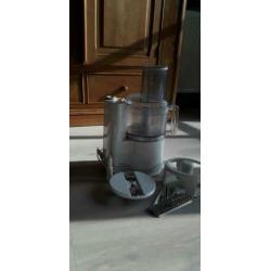 Goede keukenmachine met verschillende hulpmiddelen!