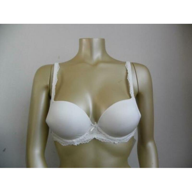 Nieuw setje van Lingadore, bh maat 65B en slip en string S