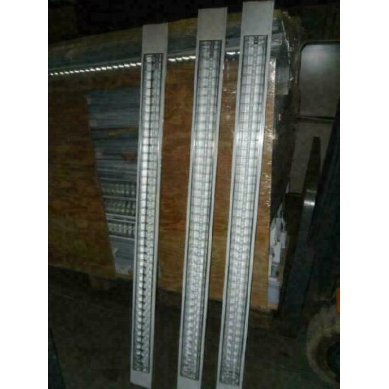 mooie partij energiezuinige tl armaturen 1x49 watt T5 HF