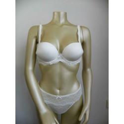 Nieuw setje van Lingadore, bh maat 65B en slip en string S