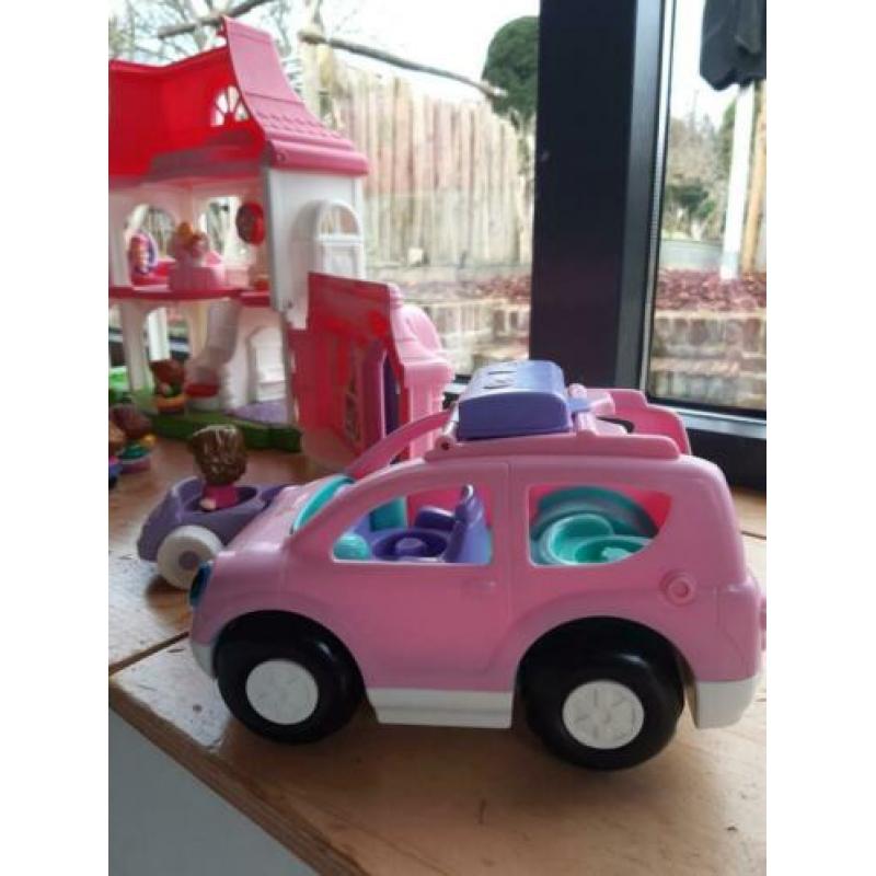 Little People huis met 3 auto 's en diverse speelfiguren