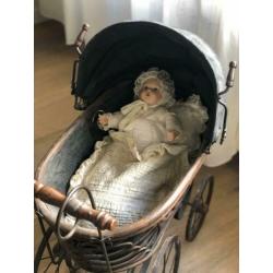 Antieke speelgoed kinderwagen