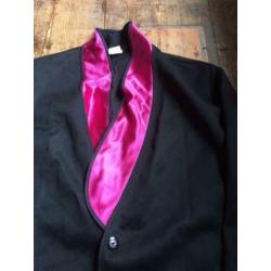carnaval - jasje zwart met een fuchsia roze bies