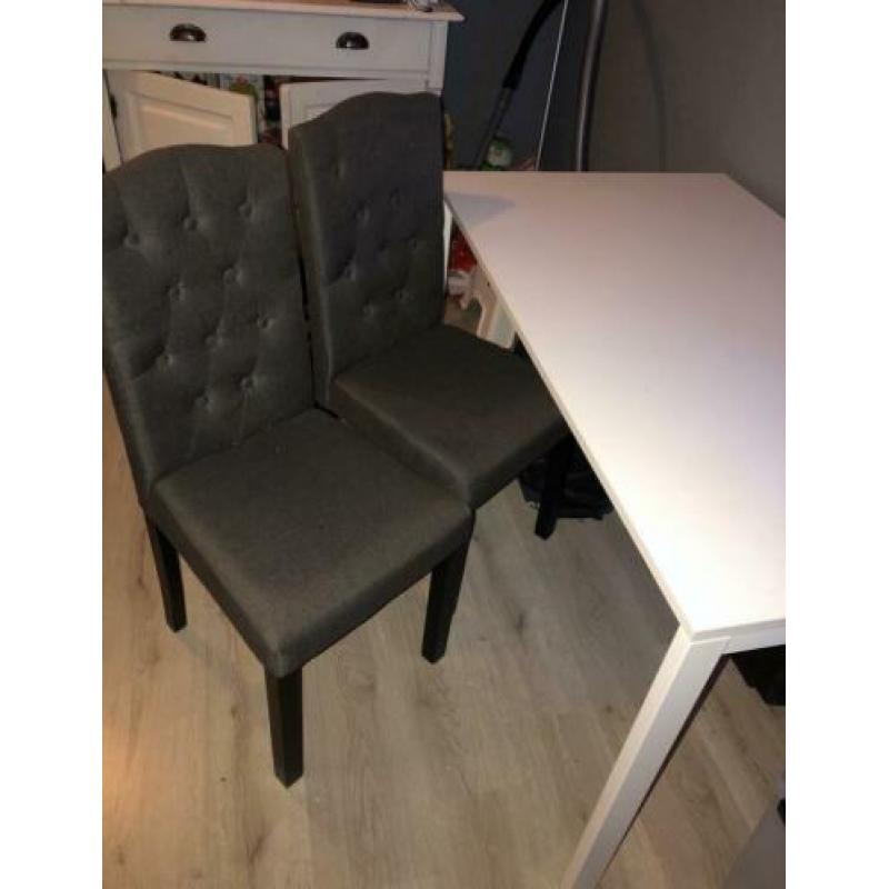 Eettafel (1.25) met 2 stoelen!
