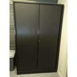 kantoorkast archiefkast en buro +stoel +kantinetafel