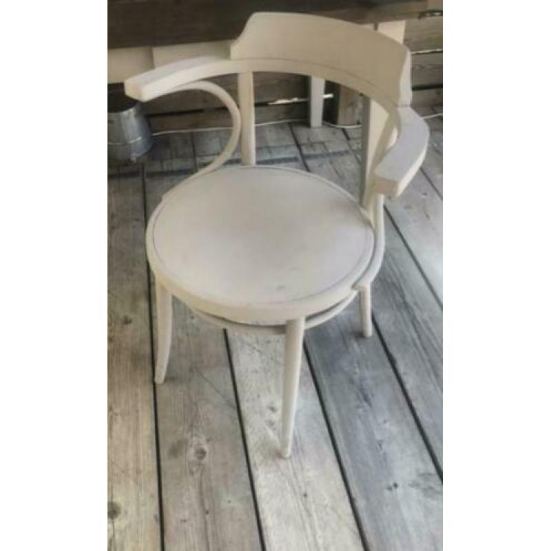2 brocante stoelen