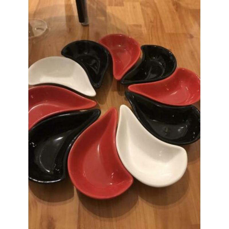 Noten schaaltjes zgan zwart rood wit