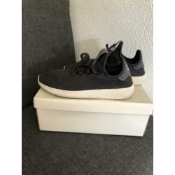 Cool adidas PW Tennis voor jongens - Zo goed als nieuw!!!
