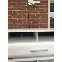 Mooie tv kasten 100br 50 diep 35 hoog