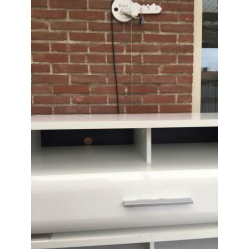 Mooie tv kasten 100br 50 diep 35 hoog