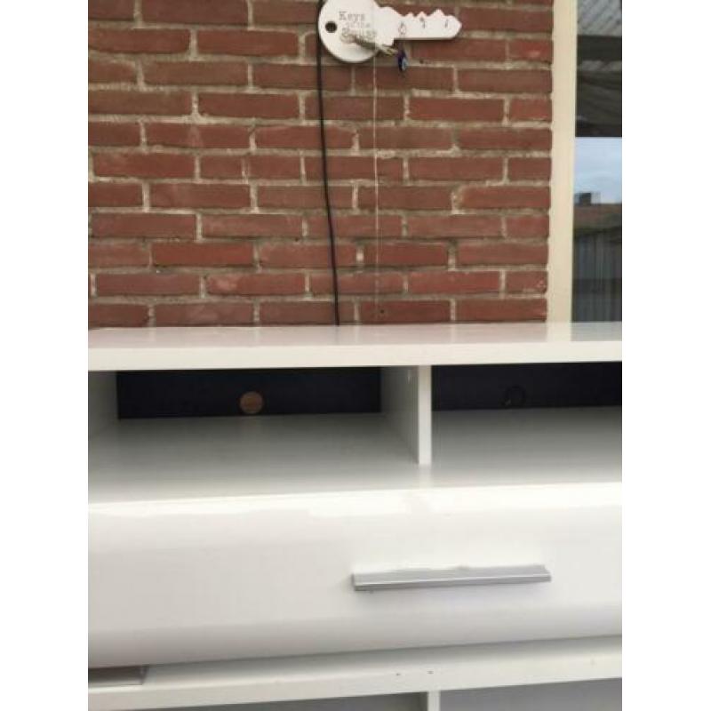 Mooie tv kasten 100br 50 diep 35 hoog