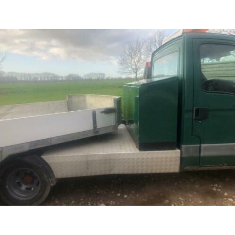 Iveco Daily met BE oplegger