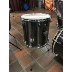 Mooi drumstel met dubbele bass.
