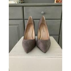 Mooie suede pumps / hakken van Café noir maat 39