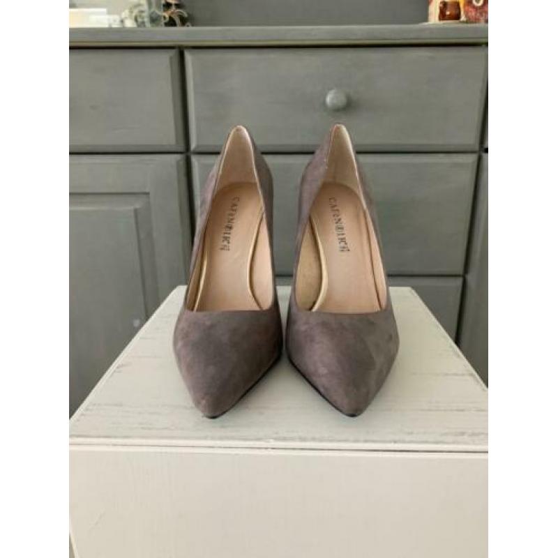 Mooie suede pumps / hakken van Café noir maat 39