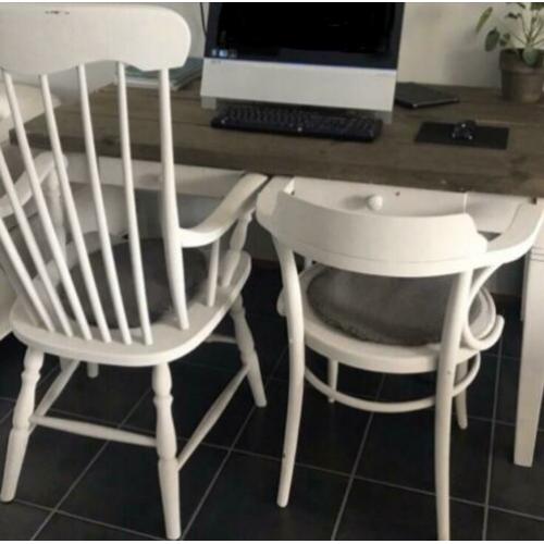 2 brocante stoelen