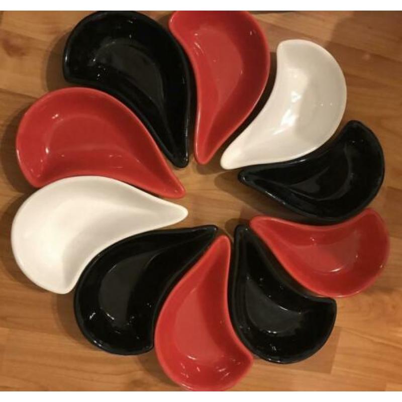 Noten schaaltjes zgan zwart rood wit