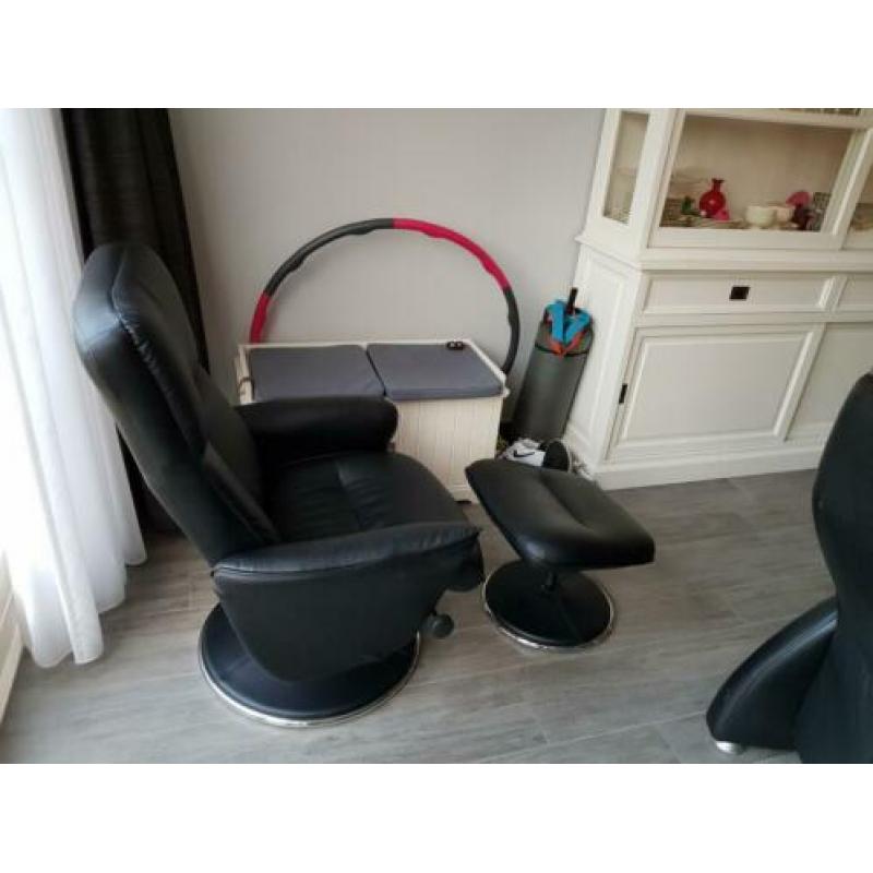 Relax stoel met voetenkruk zwart