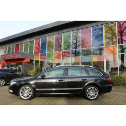 Skoda Superb Combi 2.0 TDI Elegance Business Line / LEDER /