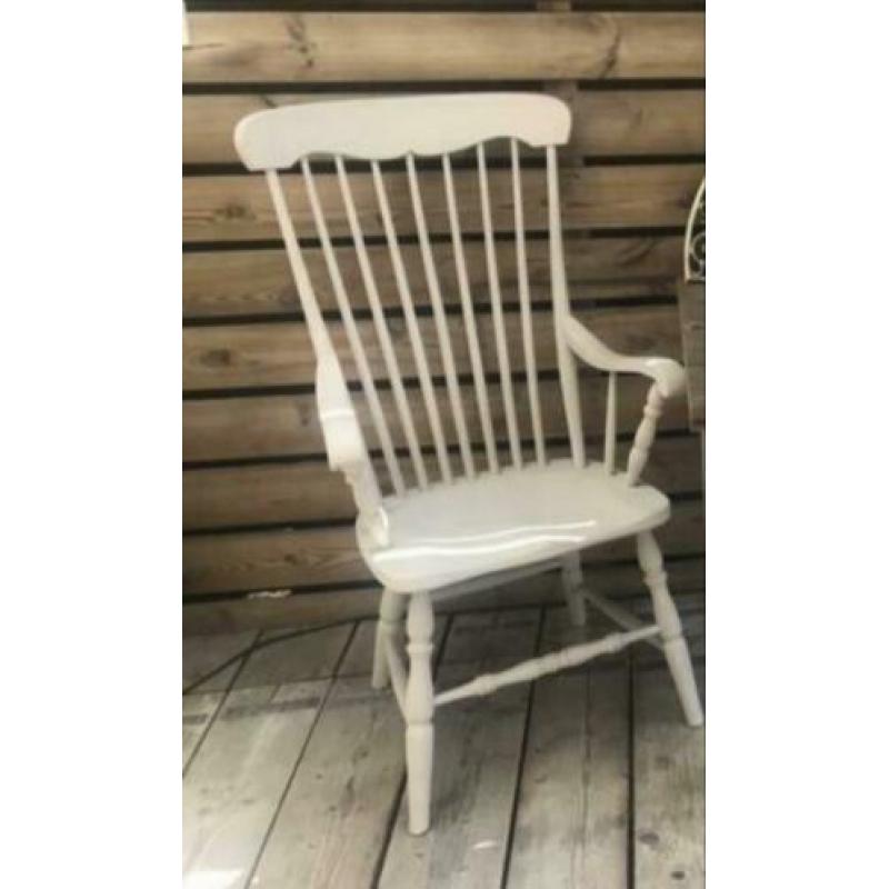 2 brocante stoelen