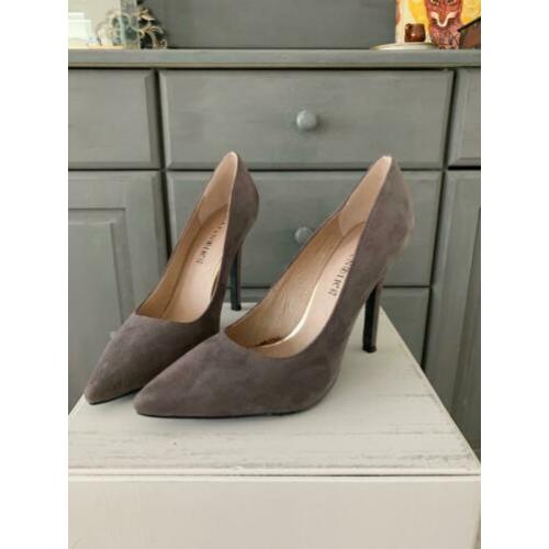 Mooie suede pumps / hakken van Café noir maat 39