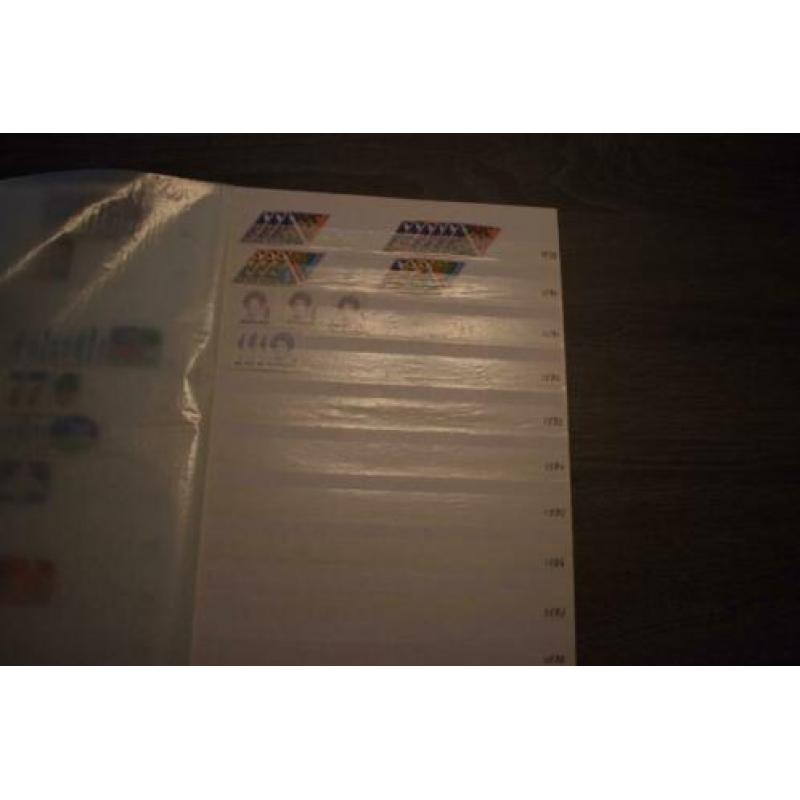 2) stockboek postzegels nederland postfris en gestempeld