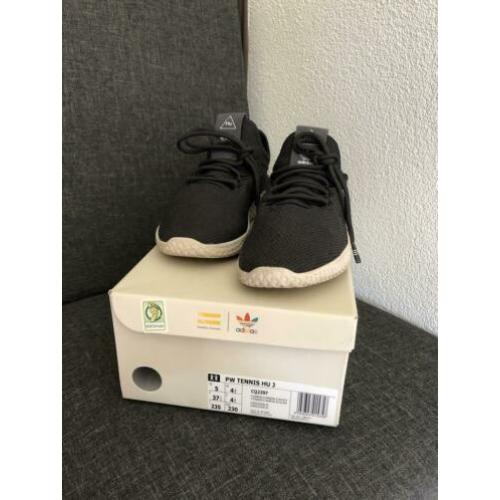 Cool adidas PW Tennis voor jongens - Zo goed als nieuw!!!