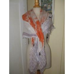 STEVE MADDEN beige shawl met oranje en bruine kwastjes