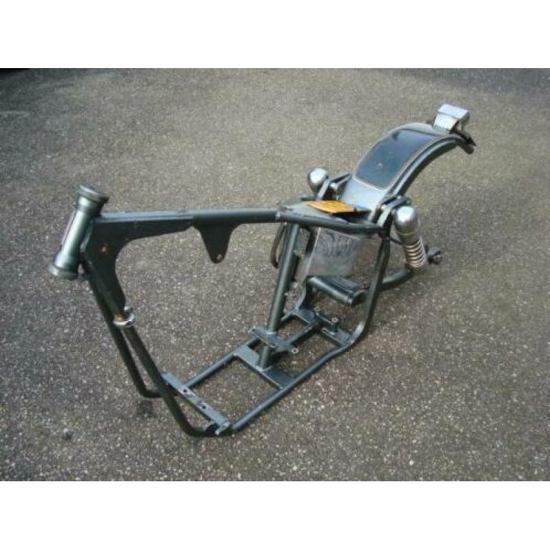 Eienbouw Swingarm frame met kenteken