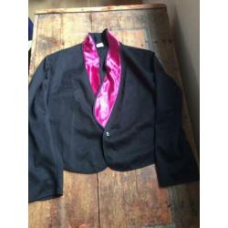 carnaval - jasje zwart met een fuchsia roze bies