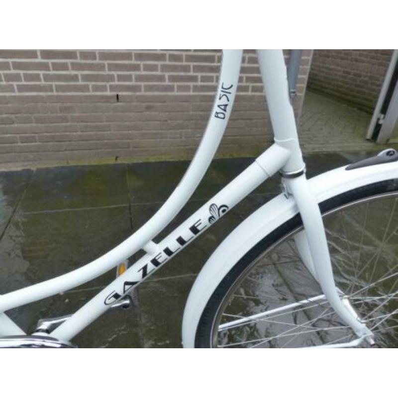 Nieuwe Gazelle Witte Oma fiets