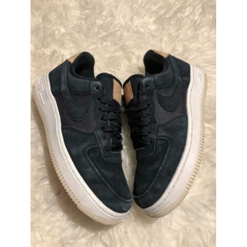 Nike Air Force 1 Black/Cream maat 38 sneaker dames