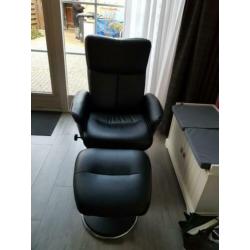 Relax stoel met voetenkruk zwart