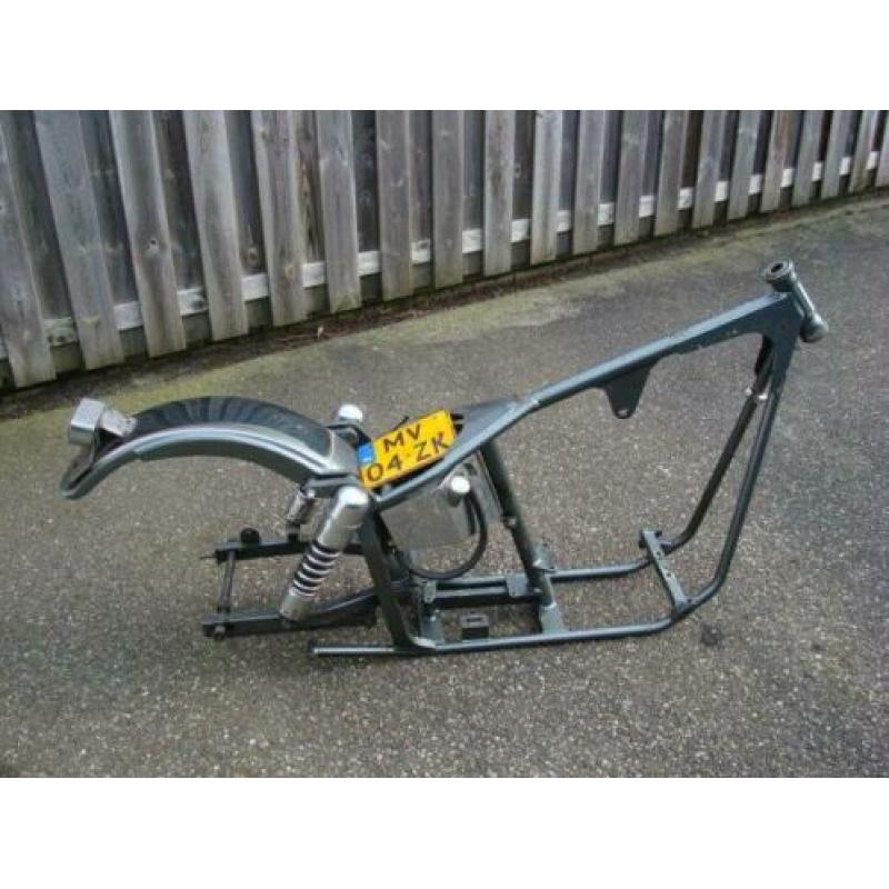 Eienbouw Swingarm frame met kenteken