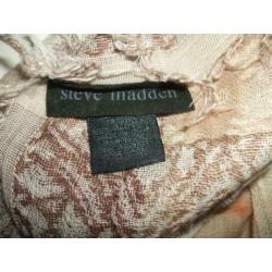 STEVE MADDEN beige shawl met oranje en bruine kwastjes