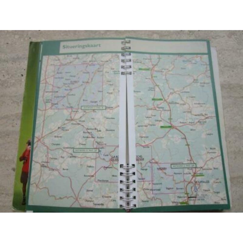 Lannoo's wandelgids / wandelnetwerk midden Ardennen.