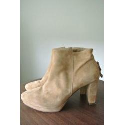 Schoenen OPRUIMING alles €5,- SPM zand suède maat 41
