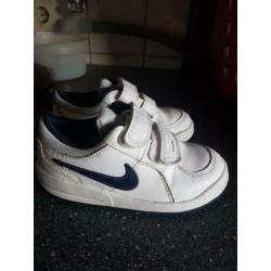 Nike schoenen maat 26