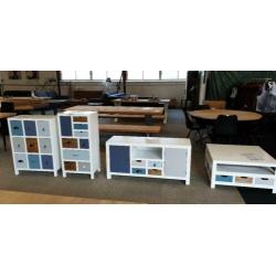 restant 36 stuks verschillende MDF kasten en salontafels