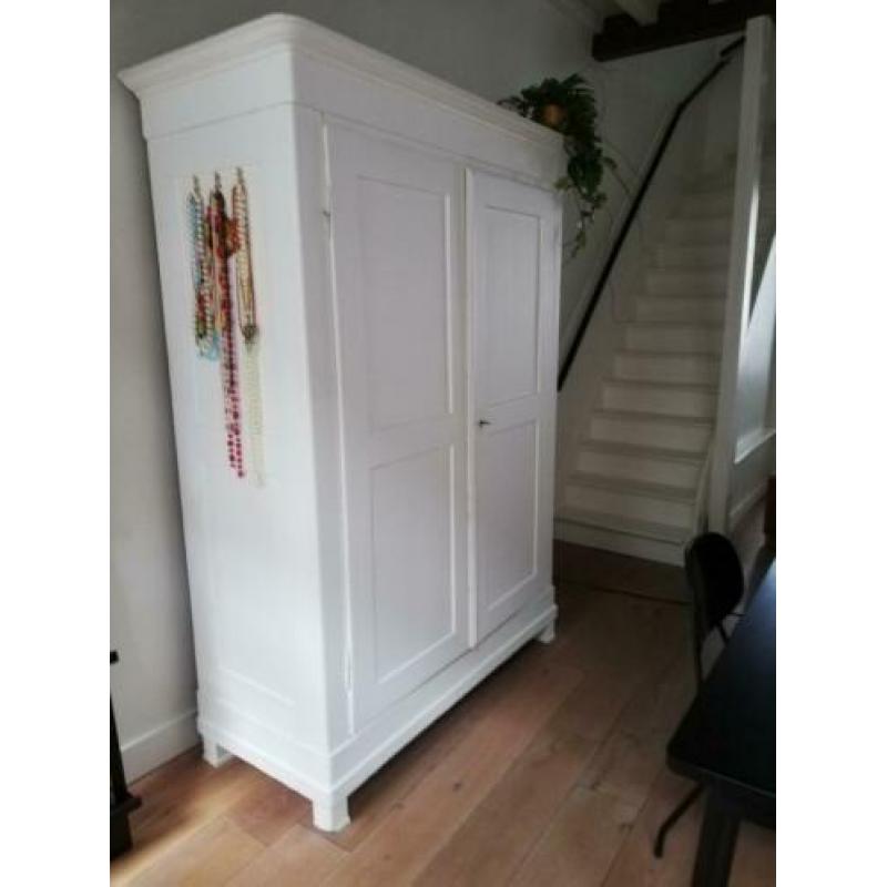 Prachtige brocante grote witte kast