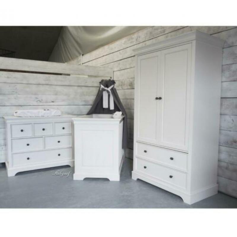 babykamer landelijk brocante vintage massief hout