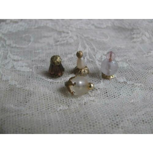 Set van 4 miniatuur parfumflesjes ca 1,2 cm