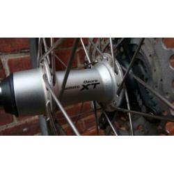 Shimano XT Wielen.