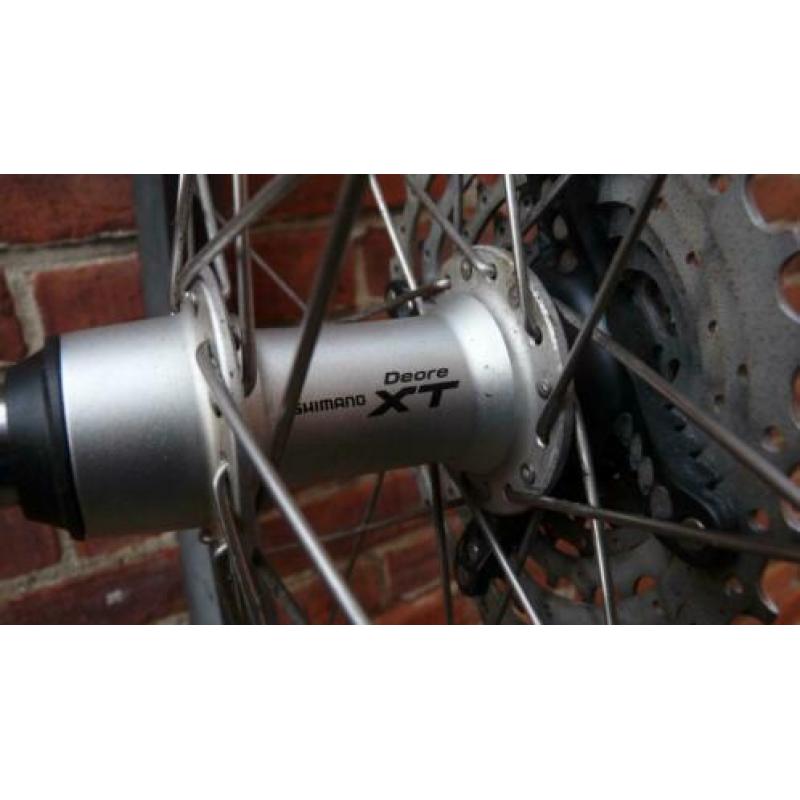 Shimano XT Wielen.