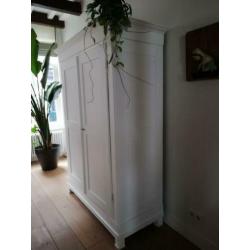 Prachtige brocante grote witte kast