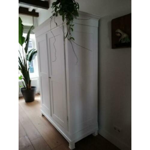 Prachtige brocante grote witte kast