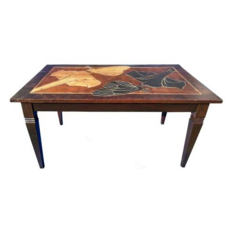 Eettafel en kunstwerk