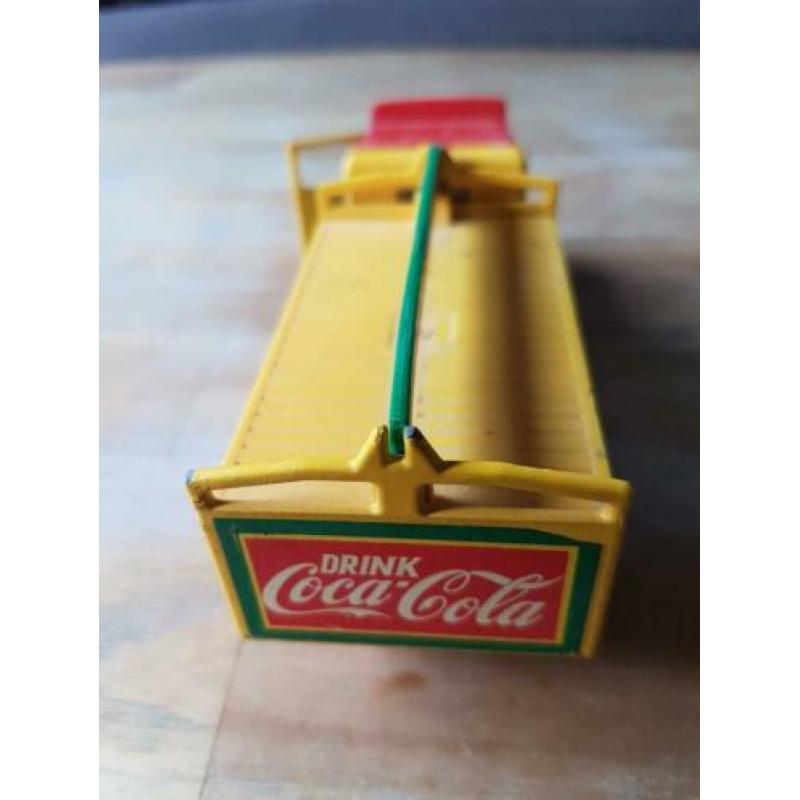 Vintage coca cola vrachtwagen met kratjes